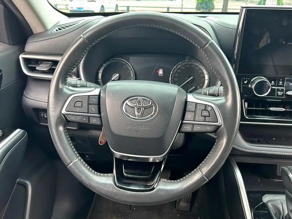Toyota Highlander 2023 — фото 12