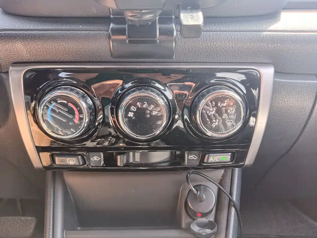 Toyota Yaris L 2022 — фото 19