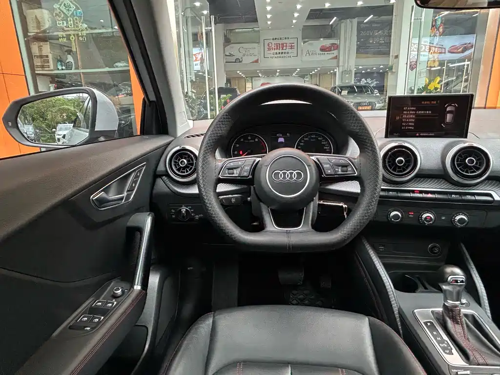 Audi Q2L 2023 — фото 18