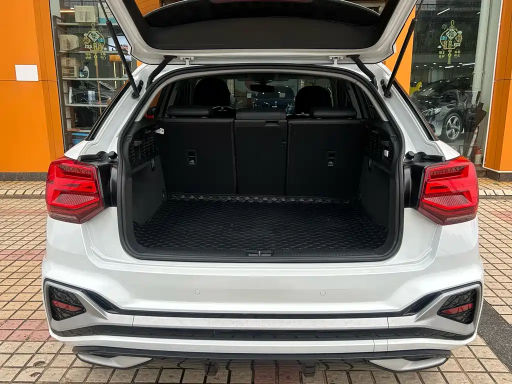 Audi Q2L 2023 — фото 26