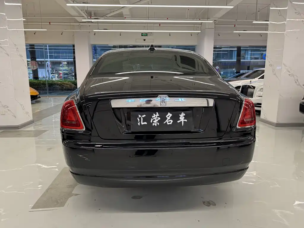 Rolls-Royce Ghost 2018 — фото 10
