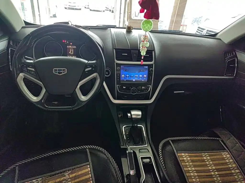 Geely Emgrand 2015 — фото 10