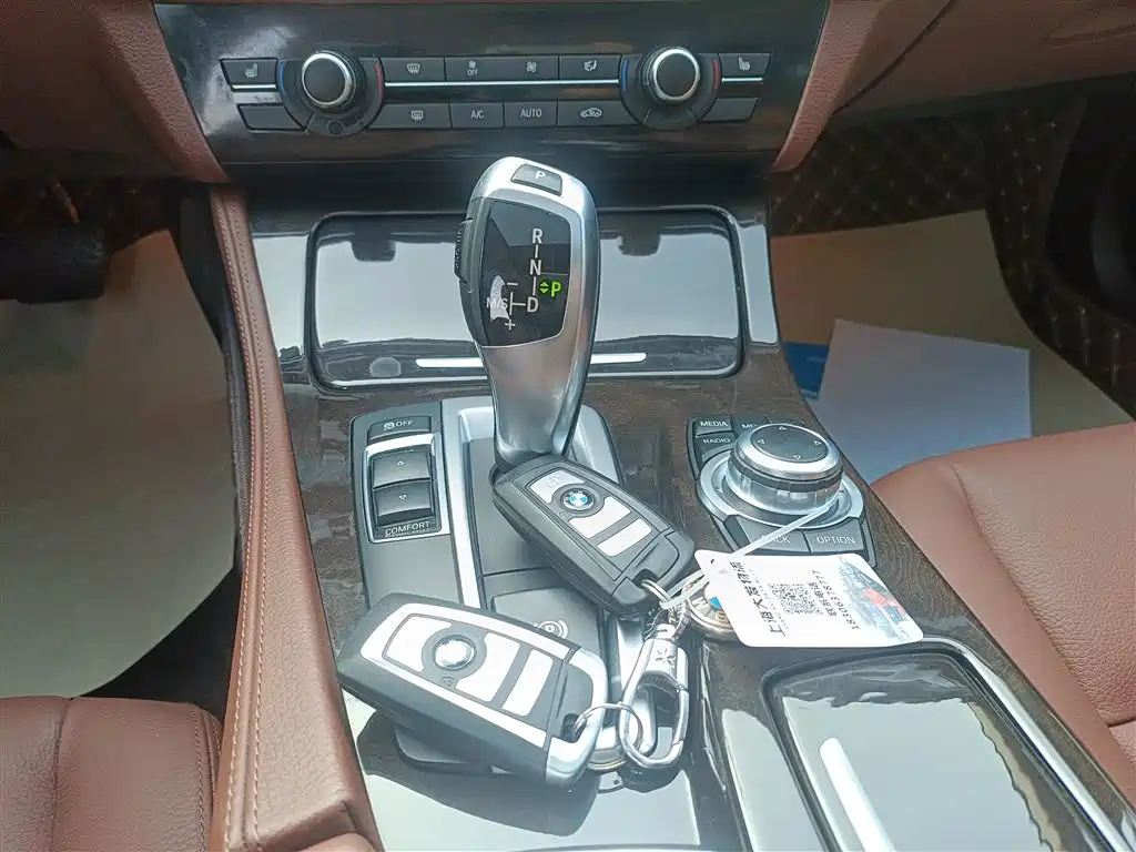 BMW 5 Series 2016 — фото 14