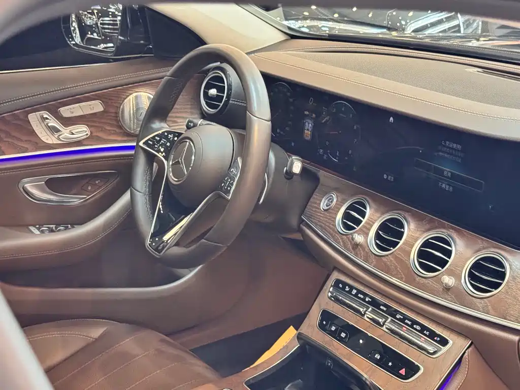 Mercedes-Benz E-Class 2023 — фото 16