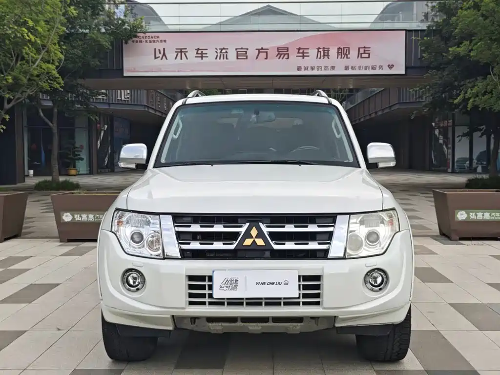 Mitsubishi Pajero 2014