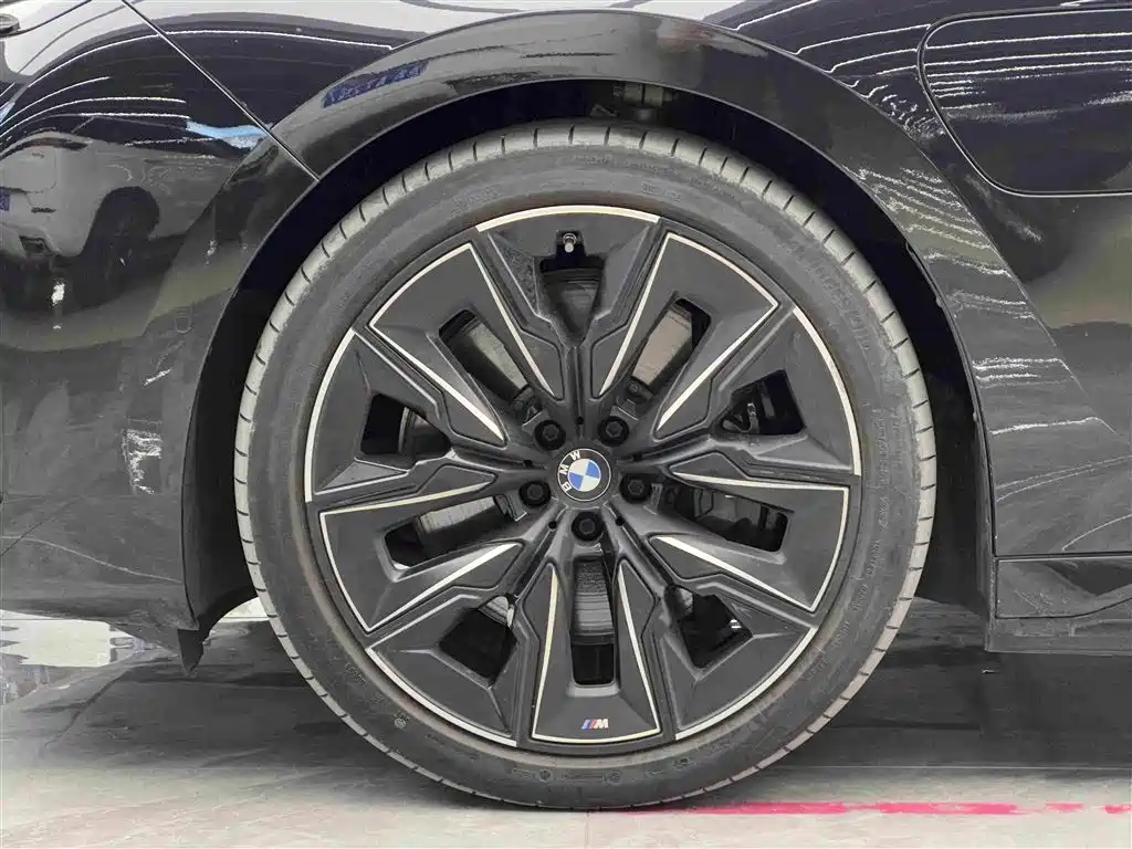 BMW i7 2023 — фото 4