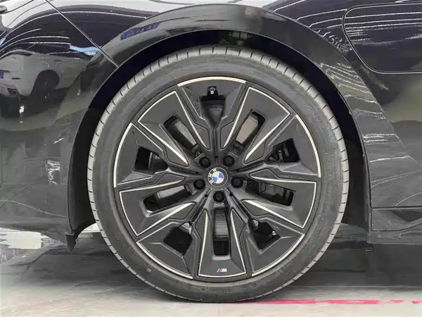 BMW i7 2023