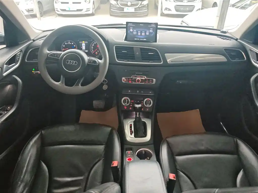 Audi Q3 2015 — фото 10