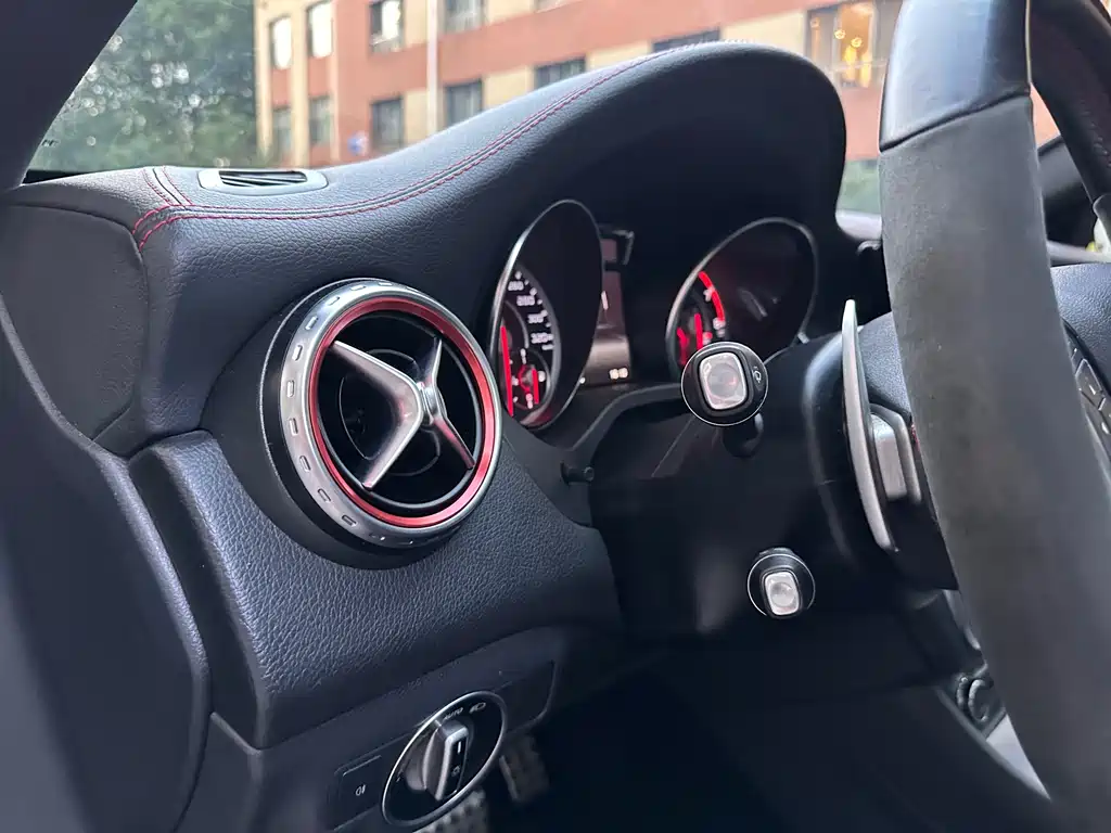 Mercedes-Benz GLA AMG 2015 — фото 20