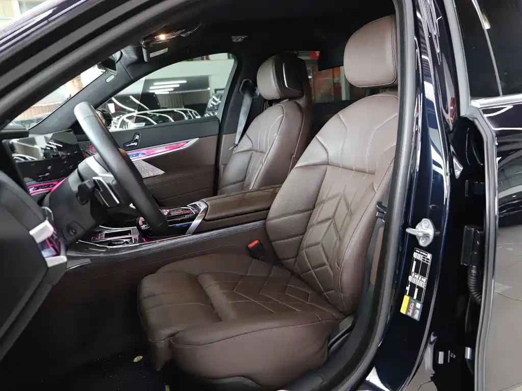 BMW i7 2025
