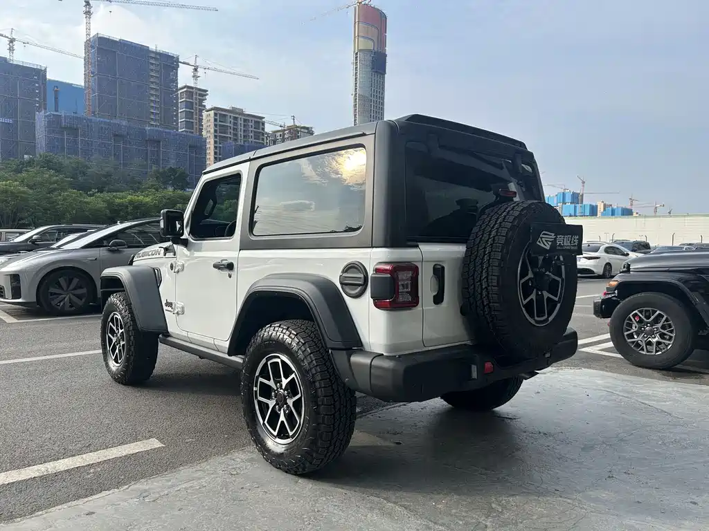 Jeep Wrangler 2025 — фото 13