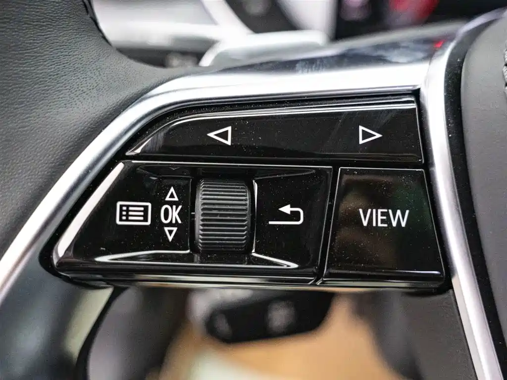 Audi A8 — фото 24