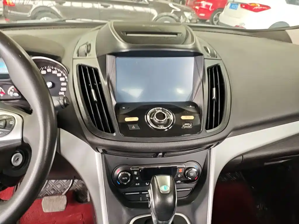 Ford Kuga 2015 — фото 13