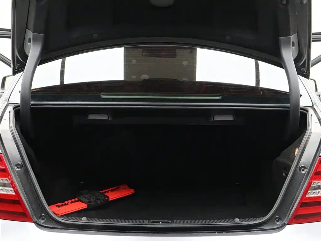 Mercedes-Benz C-Class AMG 2010 — фото 10