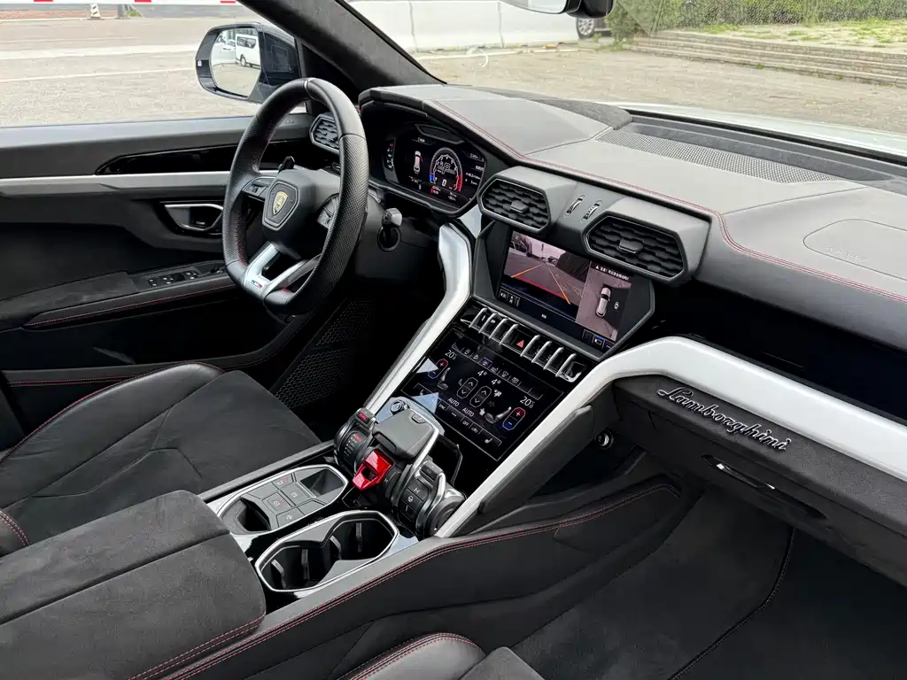 Lamborghini Urus 2019 — фото 15