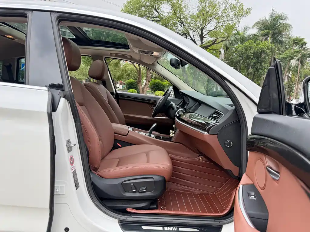BMW 5 Series GT 2016 — фото 16