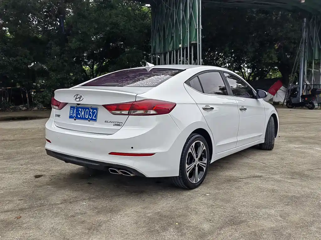 Hyundai Elantra 2018 — фото 7