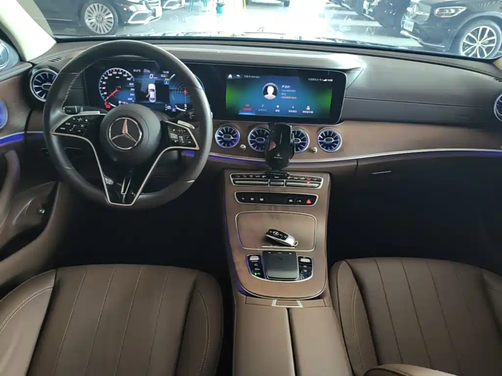 Mercedes-Benz E-Class 2023 — фото 10