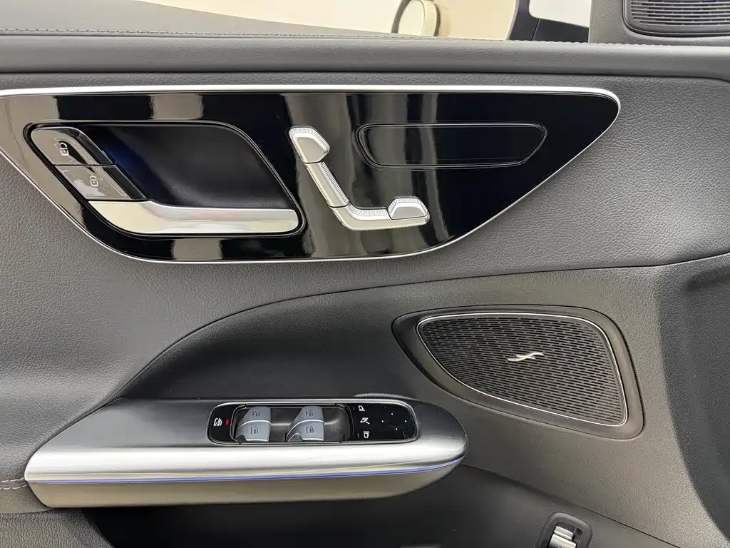 Mercedes-Benz C-Class 2024 — фото 13