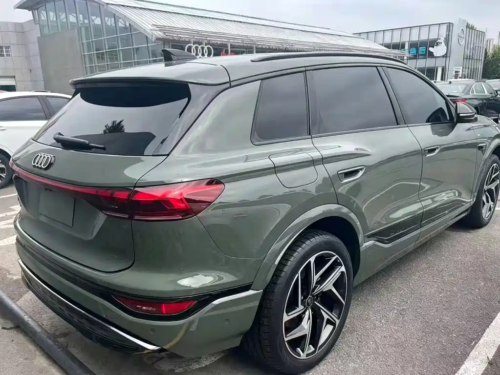 Audi Q6L E-Tron 2025 — фото 2