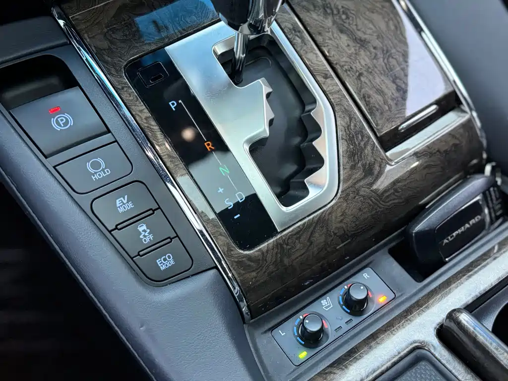 Toyota Alphard 2021 — фото 9