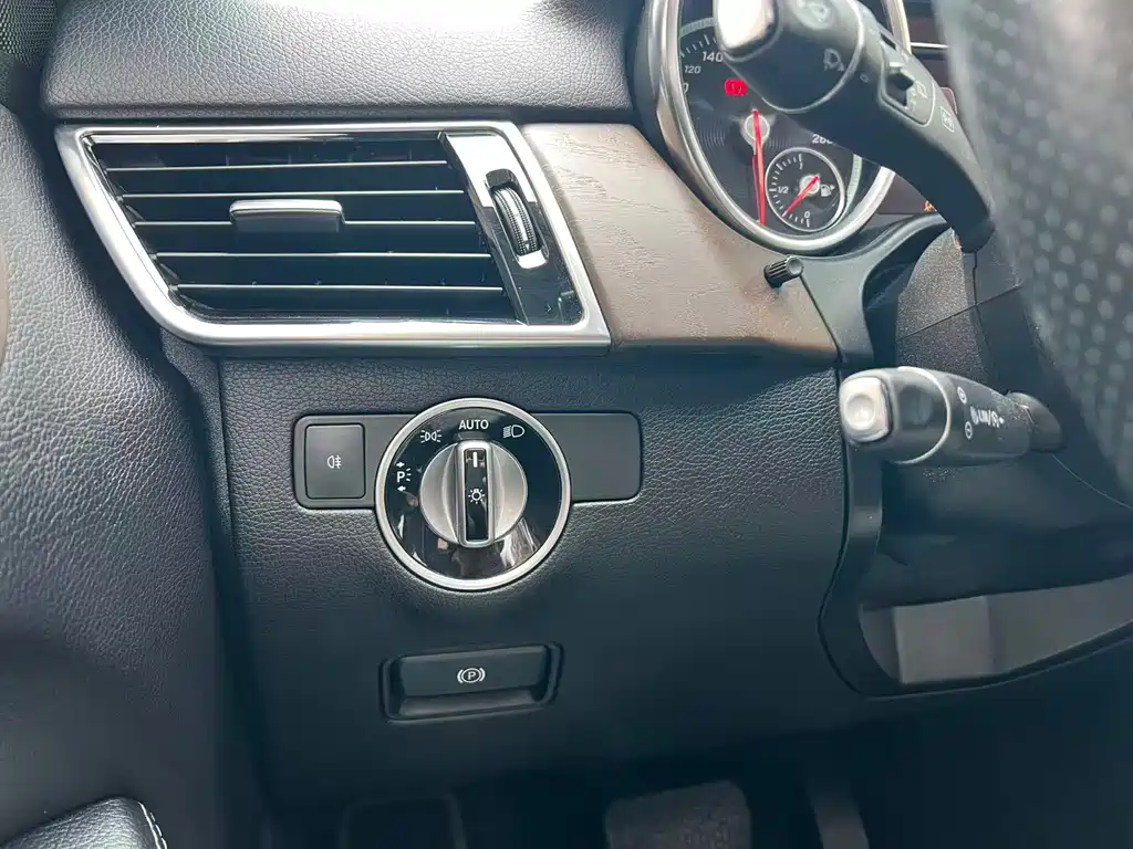 Mercedes-Benz GLE 2017 — фото 15