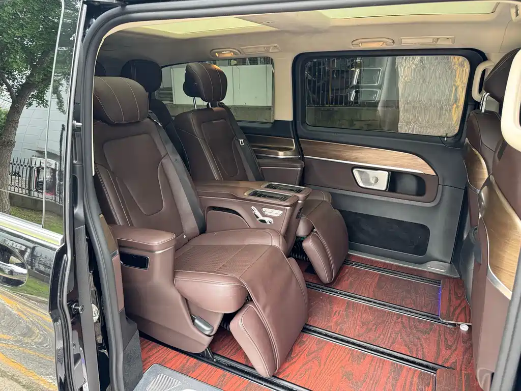 Mercedes-Benz V-Class 2023 — фото 23