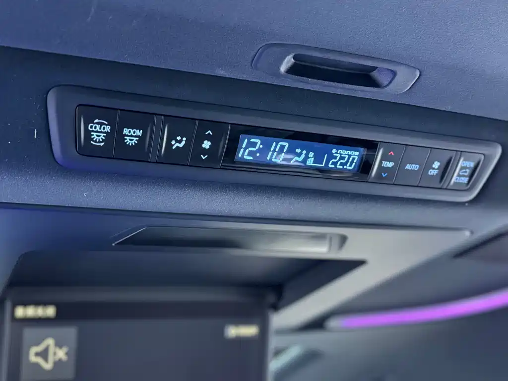 Toyota Alphard 2021 — фото 21