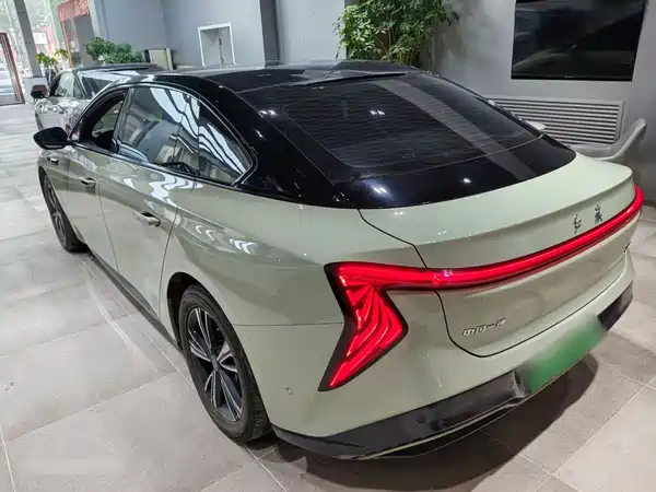 Hongqi EH7 2024