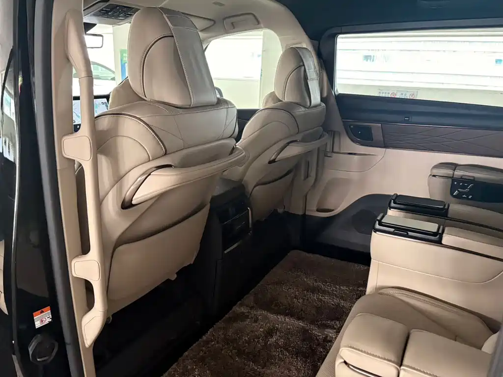 Toyota Alphard 2025 — фото 11