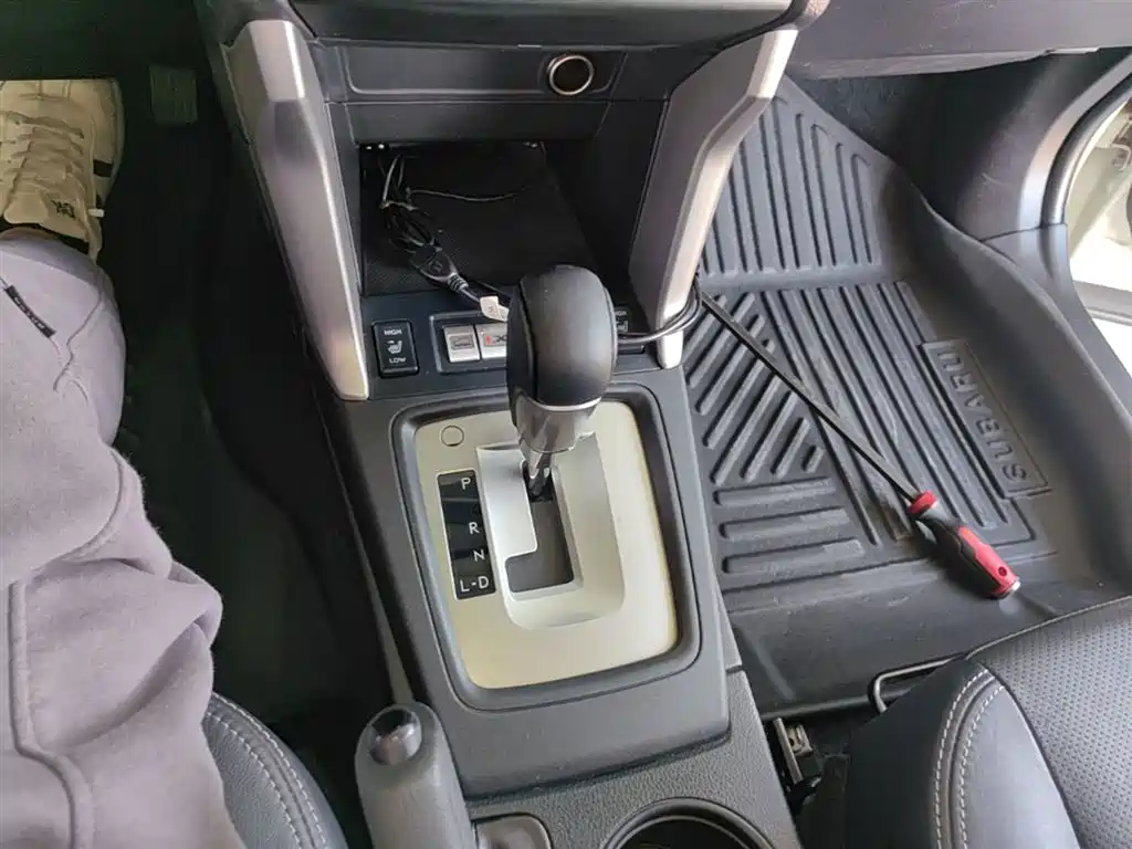 Subaru Forester 2015 — фото 14