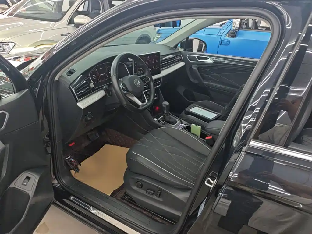 Volkswagen Tiguan L 2023 — фото 15