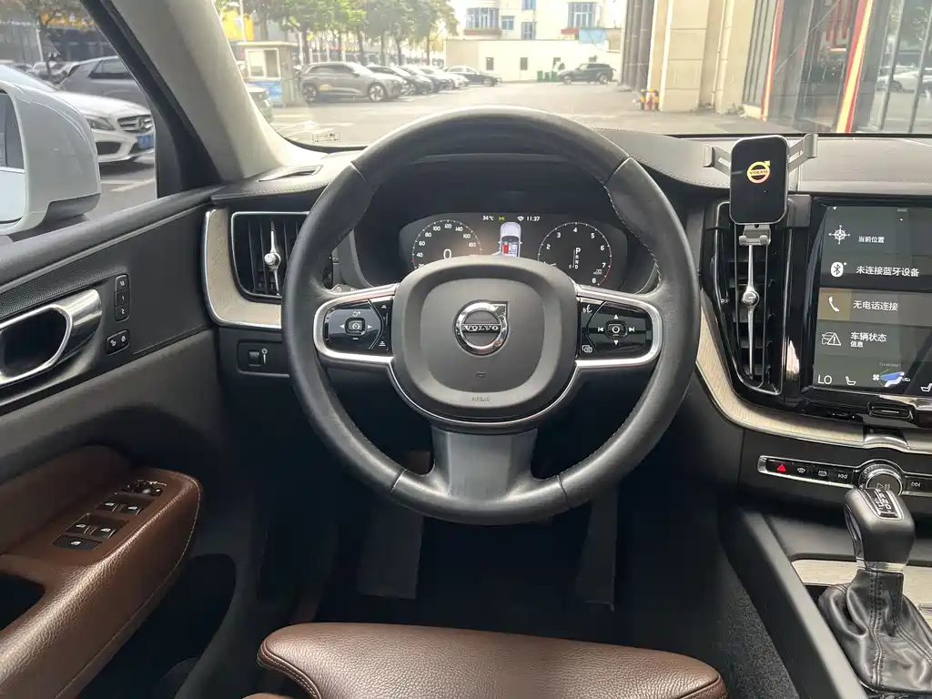 Volvo XC60 2020 — фото 9
