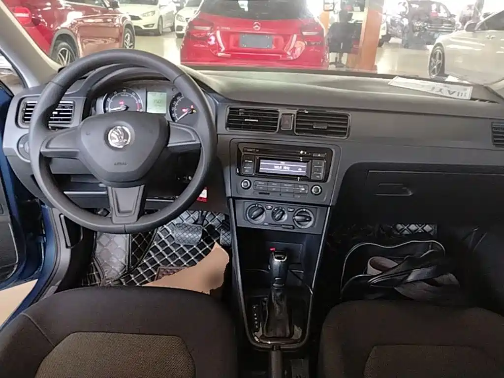 Skoda Rapid Spaceback 2014 — фото 10
