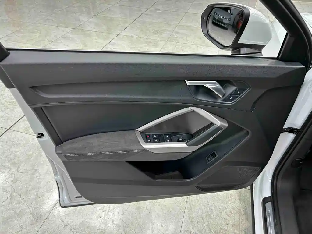 Audi Q3 2023 — фото 10