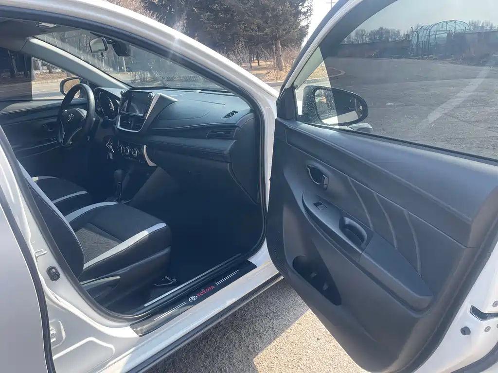 Toyota Yaris L 2022 — фото 24