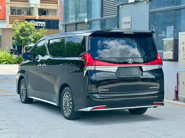 Lexus LM 2023