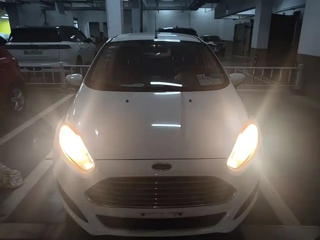 Ford Fiesta 2015 — фото 3