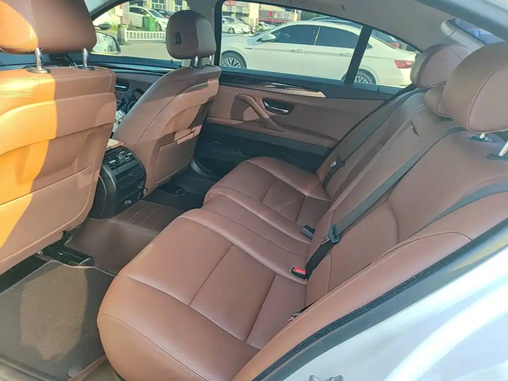 BMW 5 Series 2016 — фото 17