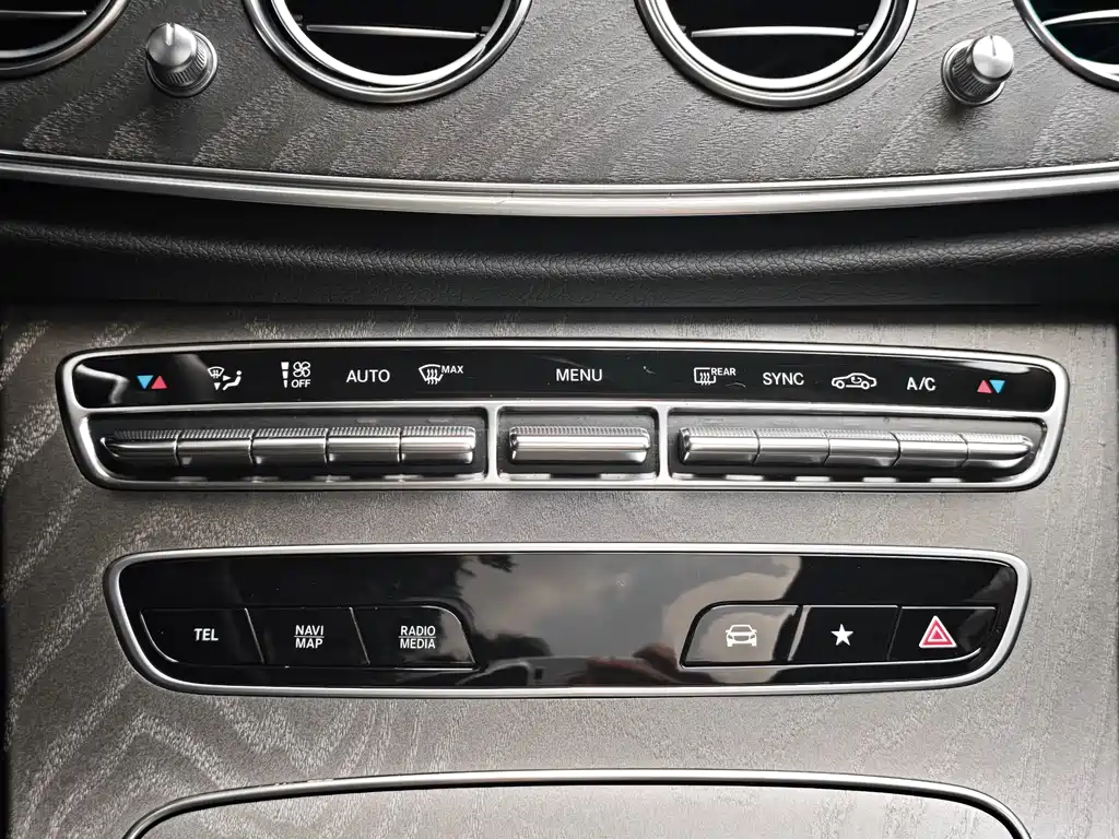 Mercedes-Benz E-Class 2022 — фото 18
