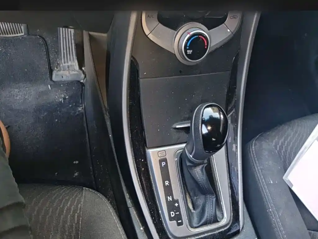 Hyundai Elantra 2016 — фото 13