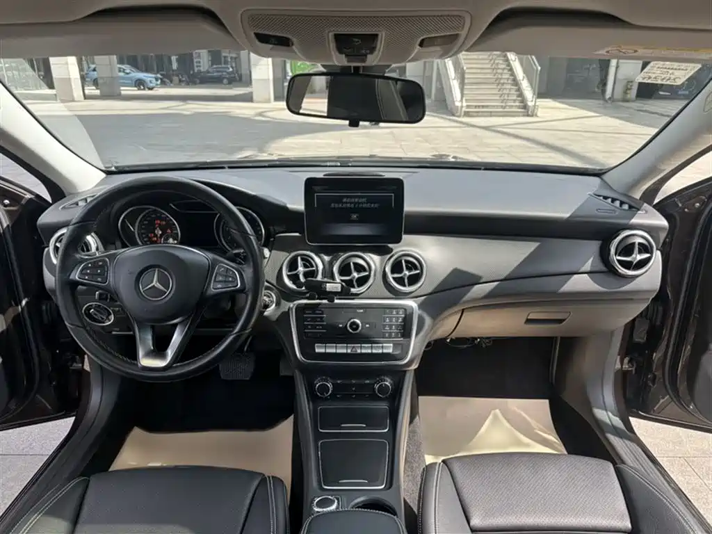 Mercedes-Benz GLA 2018 — фото 14