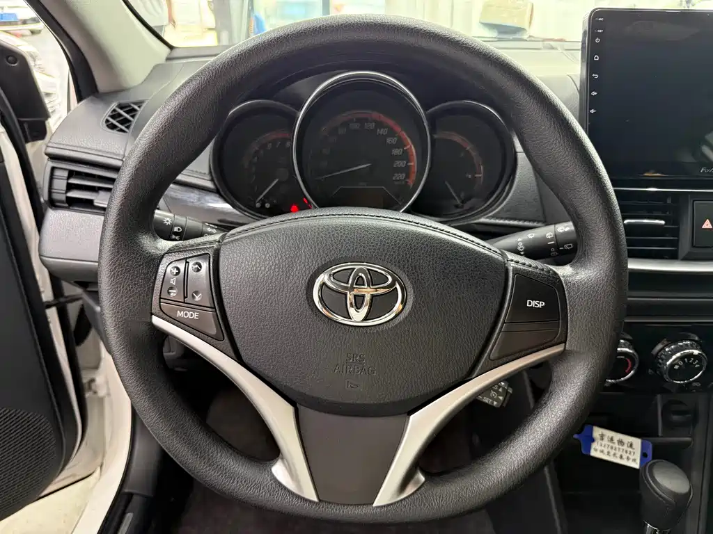Toyota Yaris L 2022 — фото 14