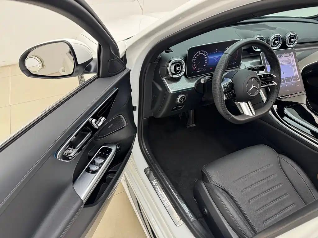 Mercedes-Benz C-Class 2024 — фото 12