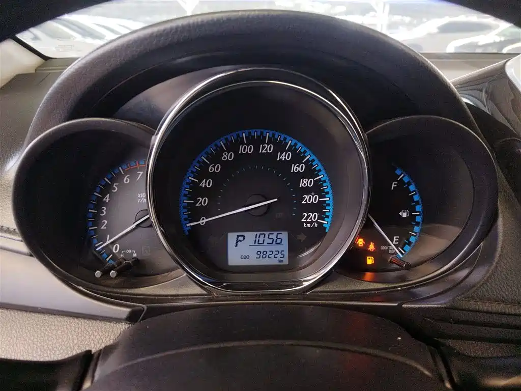 Toyota Yaris L 2017 — фото 12