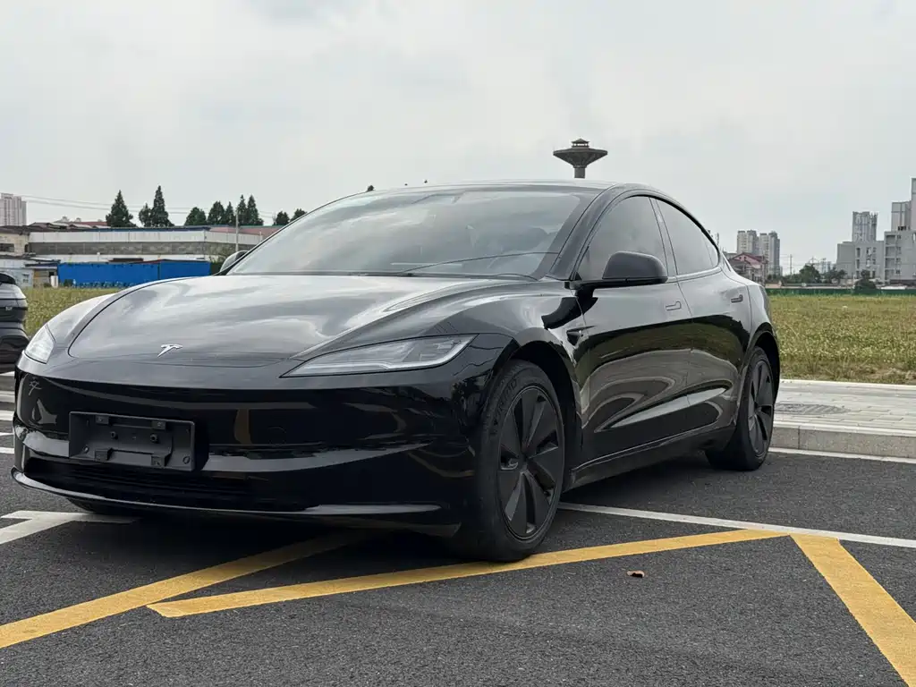 Tesla Model 3 2023 — фото 1