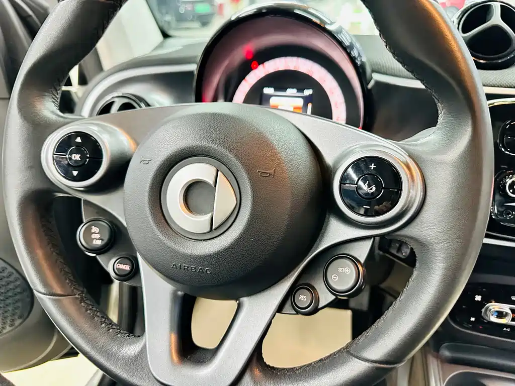 smart Fortwo 2018 — фото 34