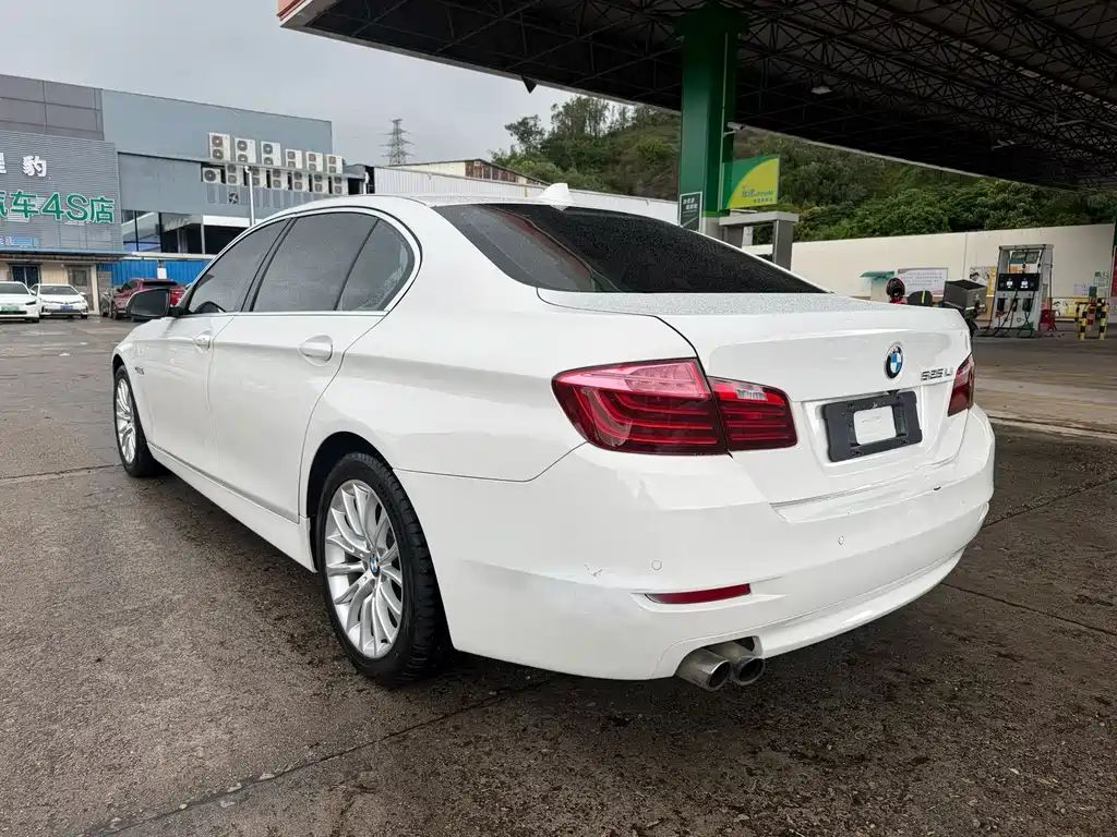 BMW 5 Series 2015 — фото 9