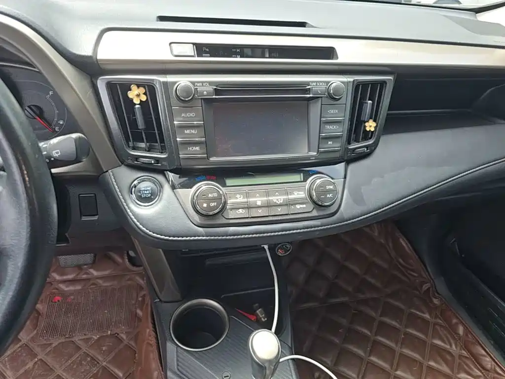 Toyota RAV4 2014 — фото 13