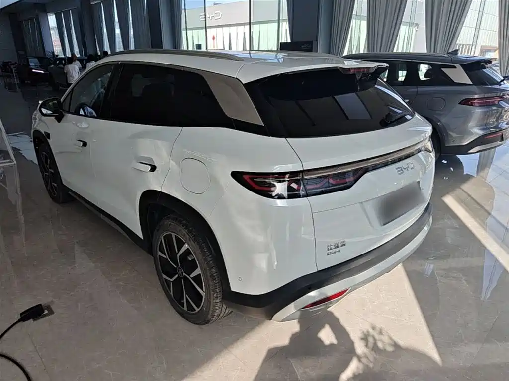 BYD L DM-i 2025 — фото 5